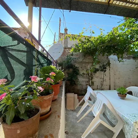 Apartment Asmali Bahce Muestakil Ev